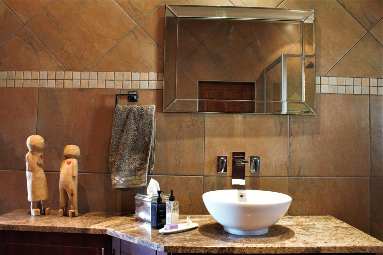 Karee & Wild Olive Guest Lodge Hekpoort Buitenkant foto